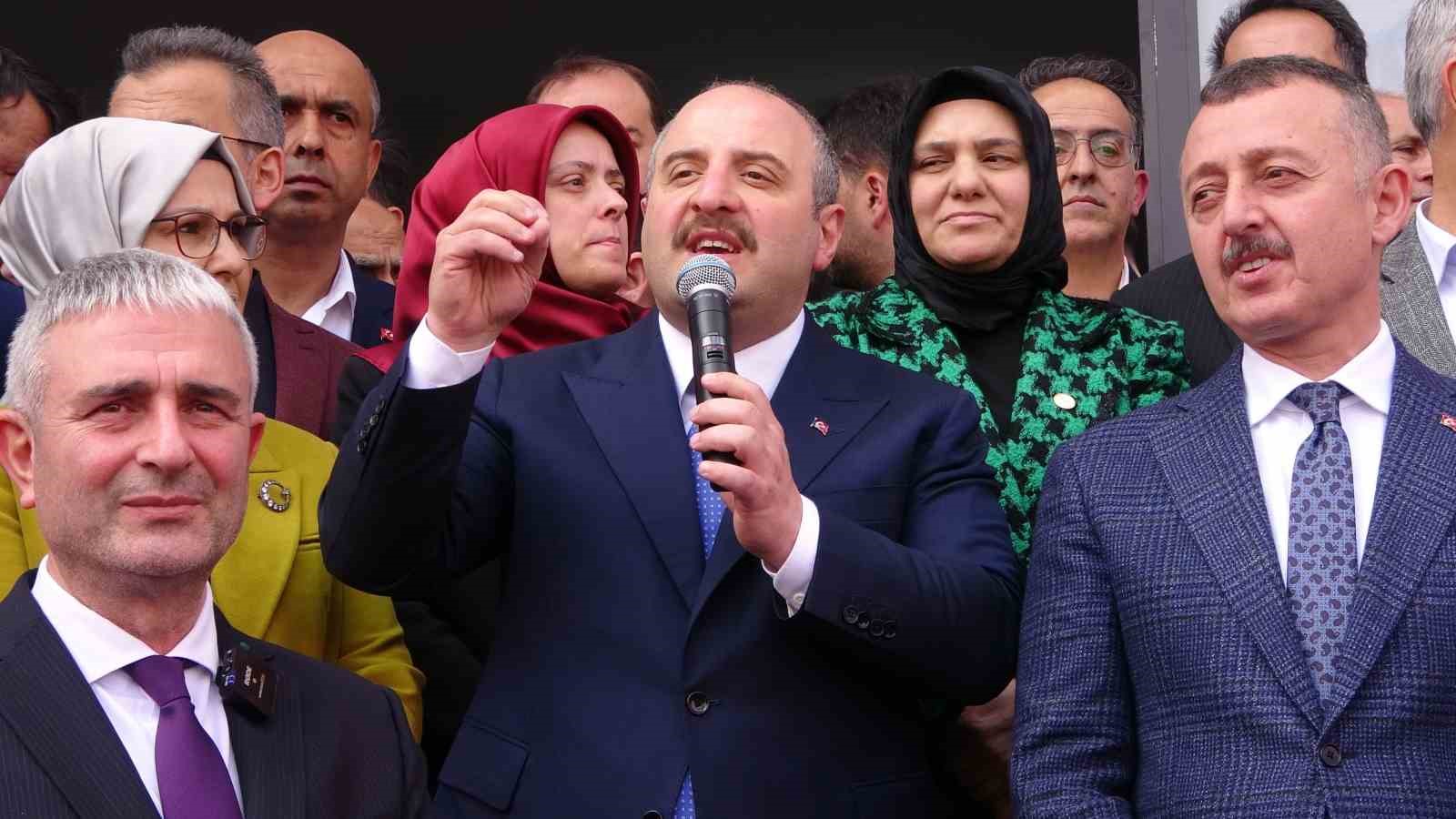 Bakan Varank: "Türkiye gemisini yolunda tutabilecek bir tane kaptan var"