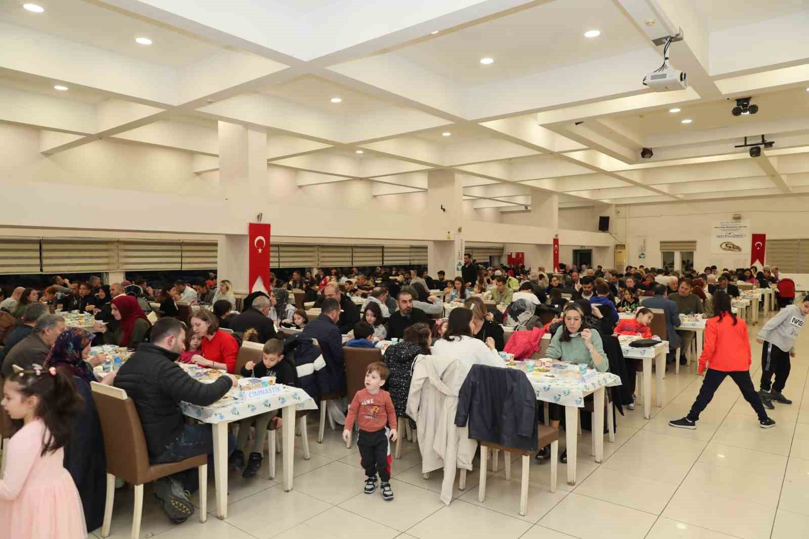 Başkan Hürriyet sporcuları iftarda ağırladı