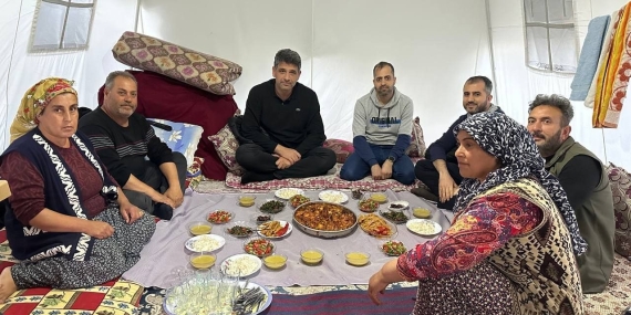 Başkan Kocaman, çadırda gönül sofrasına konuk oldu