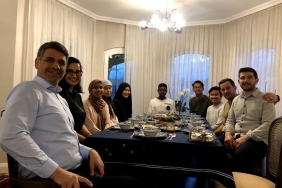 Başkan Kocaman, yabancı öğrencilere evinde iftar verdi
