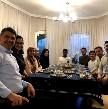 Başkan Kocaman, yabancı öğrencilere evinde iftar verdi