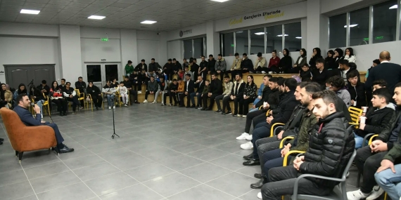 Başkan Özlü ’den gençlere: “Sizin gayretlerinizle Türkiye Yüzyılı ’nda daha güzel işler yapacağız”