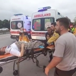 bayram-tatili-icin-yola-cikan-minibus-tem-de-devrildi-13-yarali