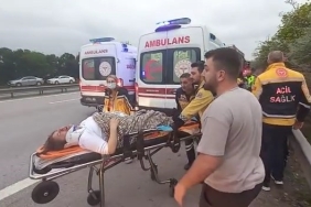 Bayram tatili için yola çıkan minibüs TEM ’de devrildi: 13 yaralı