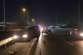 D-100 ’de otomobil, hafif ticari araca çarptı