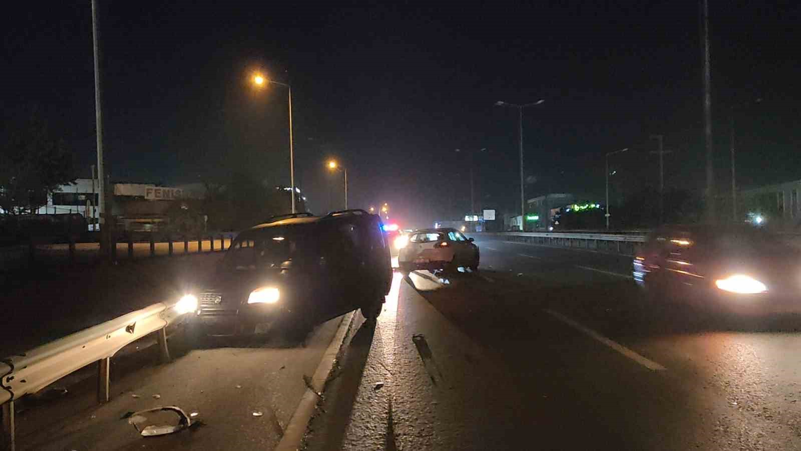 D-100 ’de otomobil, hafif ticari araca çarptı