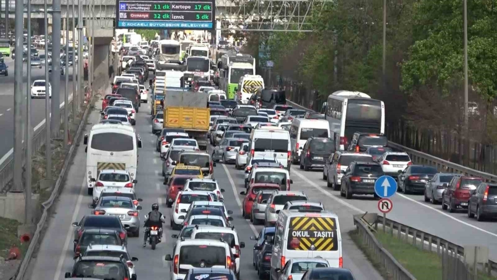 D-100 ’de yoğun trafik