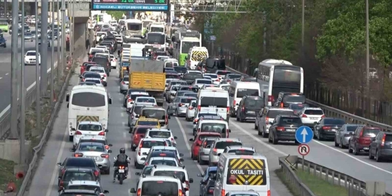 D-100 ’de yoğun trafik