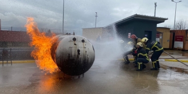 Depremde 82 kişiyi kurtaran Kocaeli Büyükşehir İtfaiyesi ’nden acil durum ekiplerine eğitim