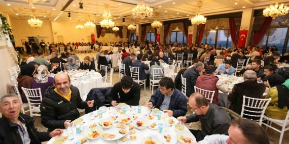 Derince Belediyesi ’nin personelleri iftarda buluştu
