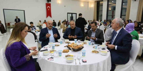 Derinceli Romanlar iftarda buluştu