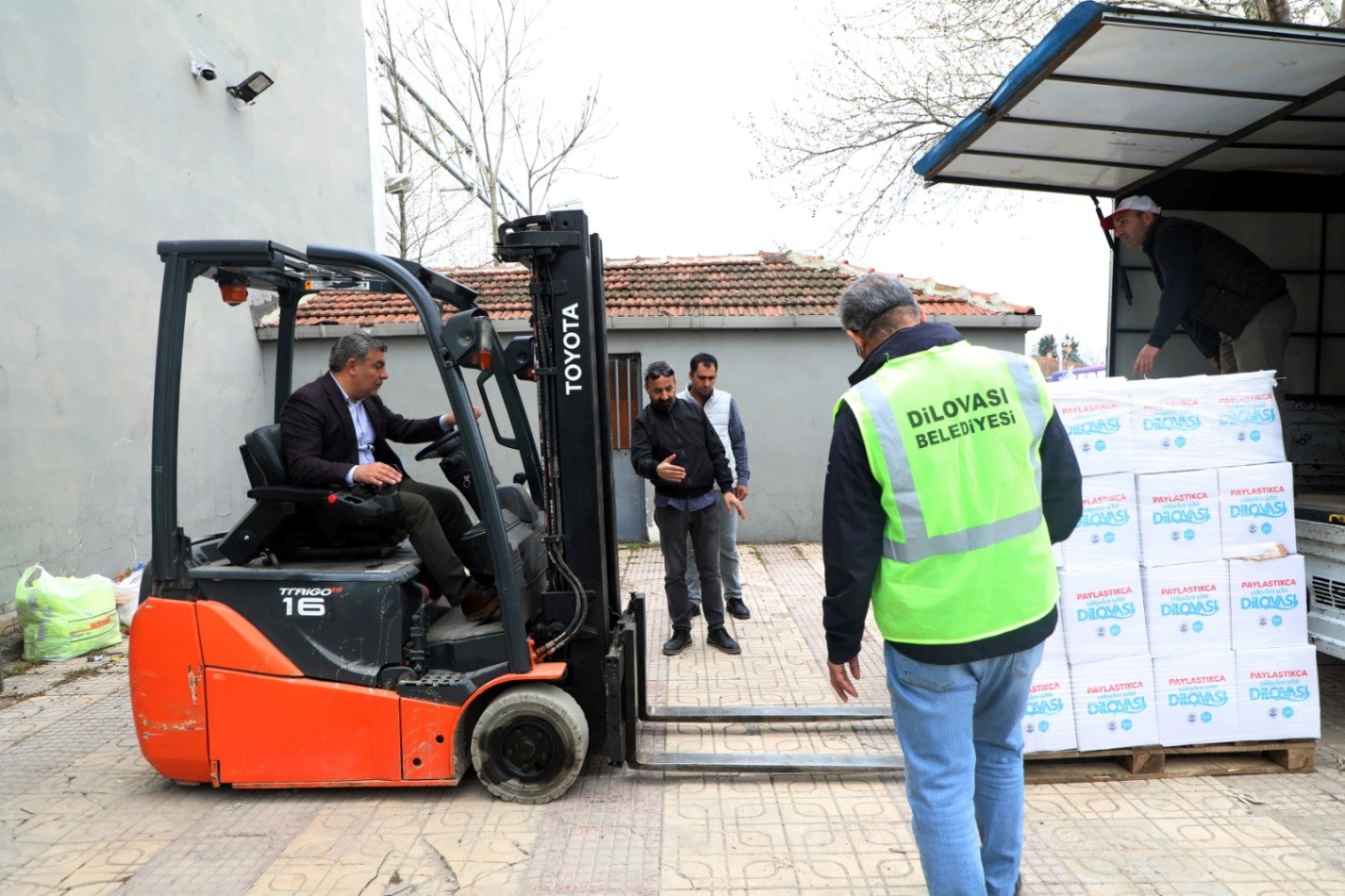 Dilovası ’nda tüm hanelere Ramazan kumanyası dağıtılıyor