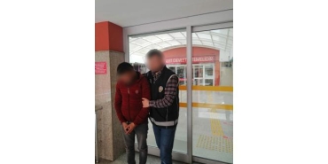 Durdurulan araçtan 6 düzensiz göçmen çıktı