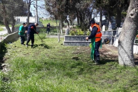 Gebze ’de mezarlıklar temizleniyor