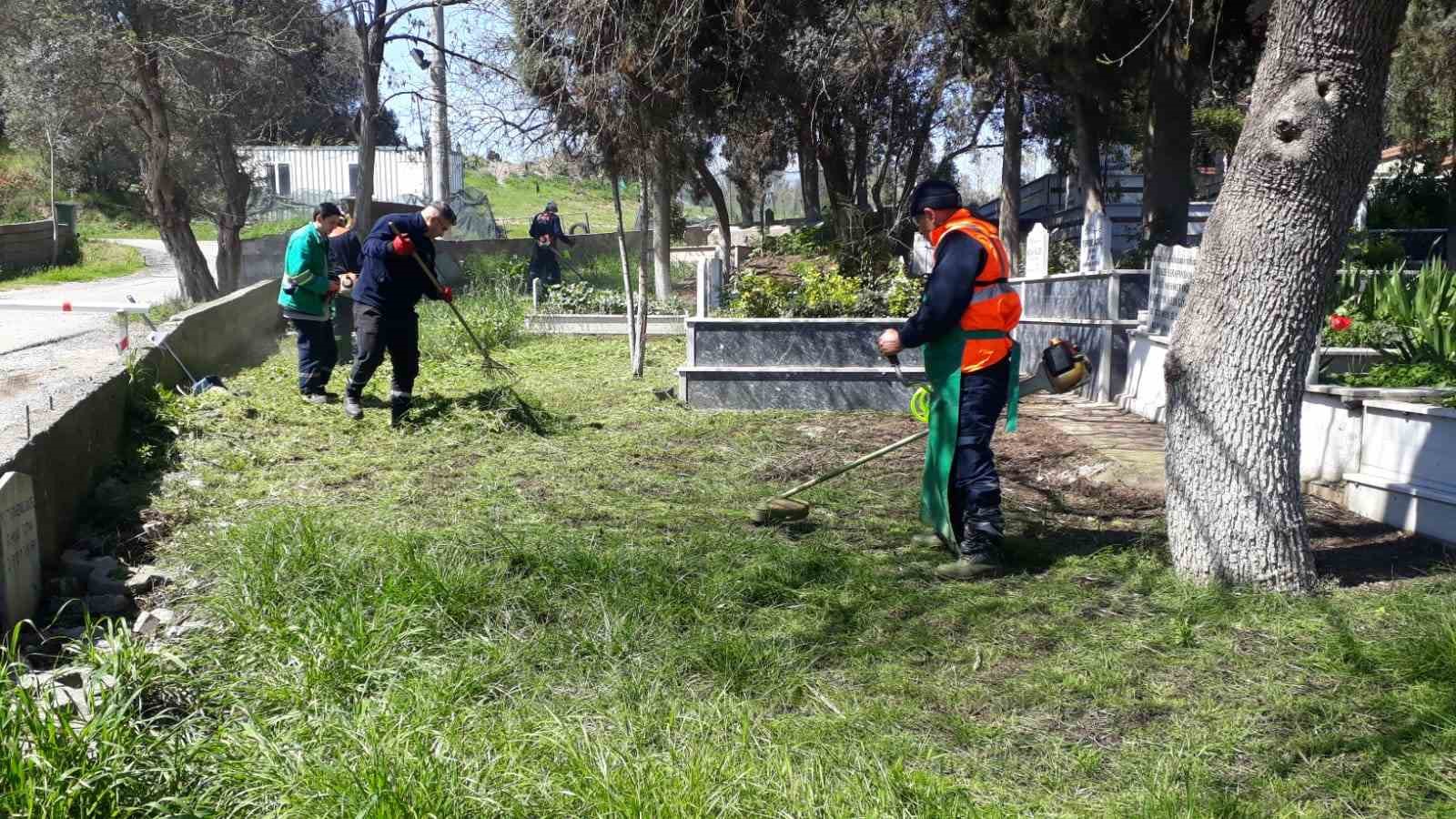 Gebze ’de mezarlıklar temizleniyor