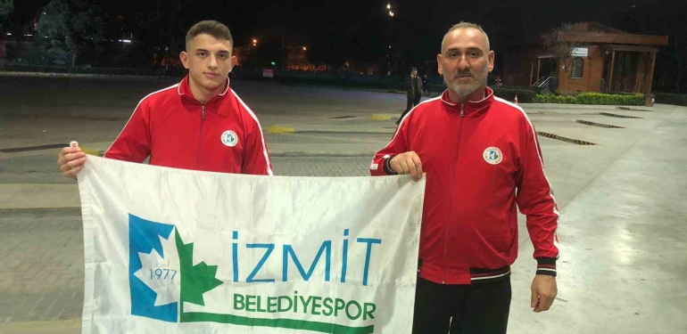 Genç güreşçiden çeyrek final başarısı