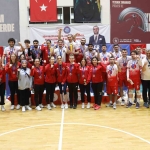 golcuk-un-isitme-engelliler-kadin-ve-erkek-voleybol-takimi-3-kez-turkiye-sampiyonu-oldu