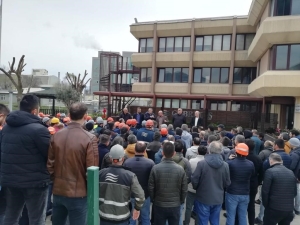 Gübretaş ’ta işçiler ayaklandı, sloganlarla yönetim binasına yürüdü