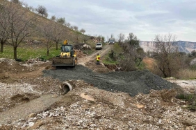 İzmit Belediyesi Adıyaman ’da selden kapanan yolları açtı