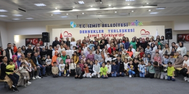 İzmit ’te 7 bin 128 çocuk yüzme öğrendi