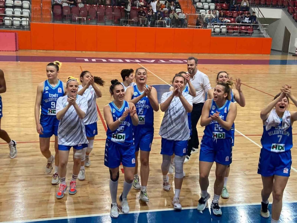 İzmitli Perileri Tourısm X Boğaziçi Basketbol ’u 94-84 mağlup etti