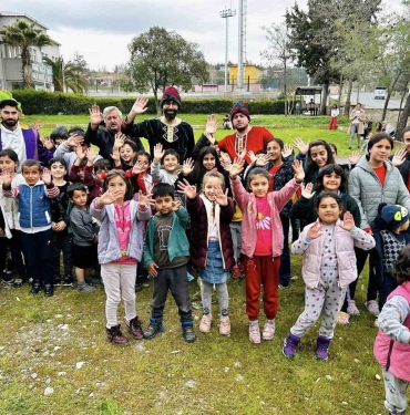 Kahramanmaraş ’ta çocuklar Hacivat ve Karagöz ile eğlendi