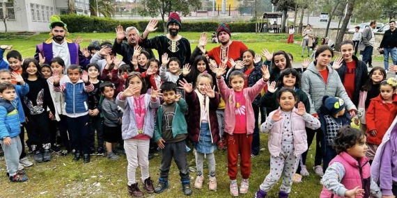 Kahramanmaraş ’ta çocuklar Hacivat ve Karagöz ile eğlendi