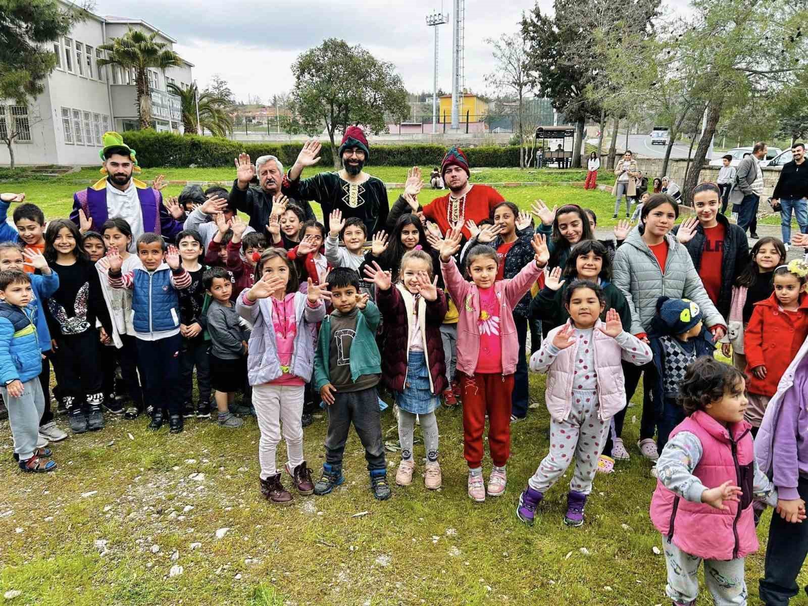 Kahramanmaraş ’ta çocuklar Hacivat ve Karagöz ile eğlendi