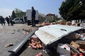 Kaza yapan araçtaki meşrubatlar yola saçıldı, bir kişi yaralandı