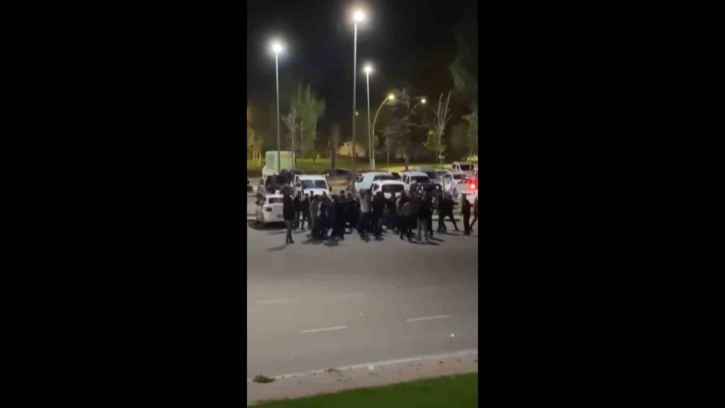 Kocaeli ’de iki grubun kavgasında yumruklar havada uçuştu
