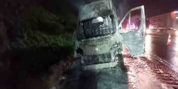 Kuzey Marmara Otoyolu’nda araç yangını: Minibüs küle döndü