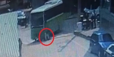 Özel halk otobüsü yaya geçidinde anne ve oğluna çarptı