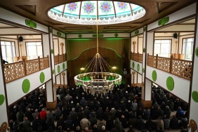 Selçuklu mimarisinden izler taşıyan cami ibadete açıldı