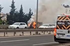 Seyir halindeki araç alev alev yandı