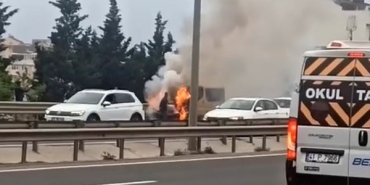 Seyir halindeki araç alev alev yandı