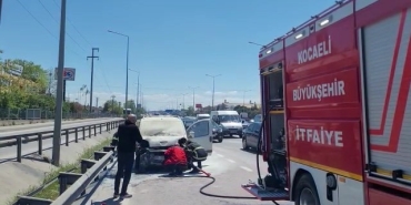 Seyir halindeki araçta yangın çıktı