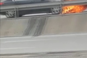 Seyir halindeki otomobil alev alev yandı