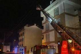Tadilat yapılan çatıda yangın çıktı