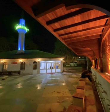 Tarihi Sümer Cami ’nin dokusuna uygun şadırvan