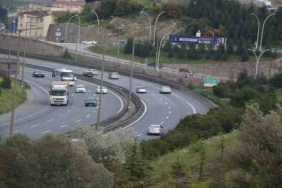 TEM Otoyolu Kocaeli geçişinde bayram trafiği akıcı seyrediyor