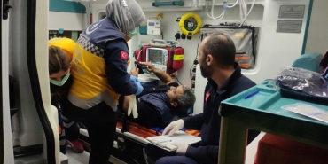 Ticari taksinin çarptığı yaya yaralandı