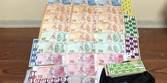 İş yerinde kumar oynatırken yakalandı, toplanan bin 365 TL’ye el konuldu