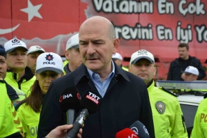 Trafik denetimine katılan Bakan Soylu: "99 bin 245 personelimiz bayram boyunca görev yapacak"
