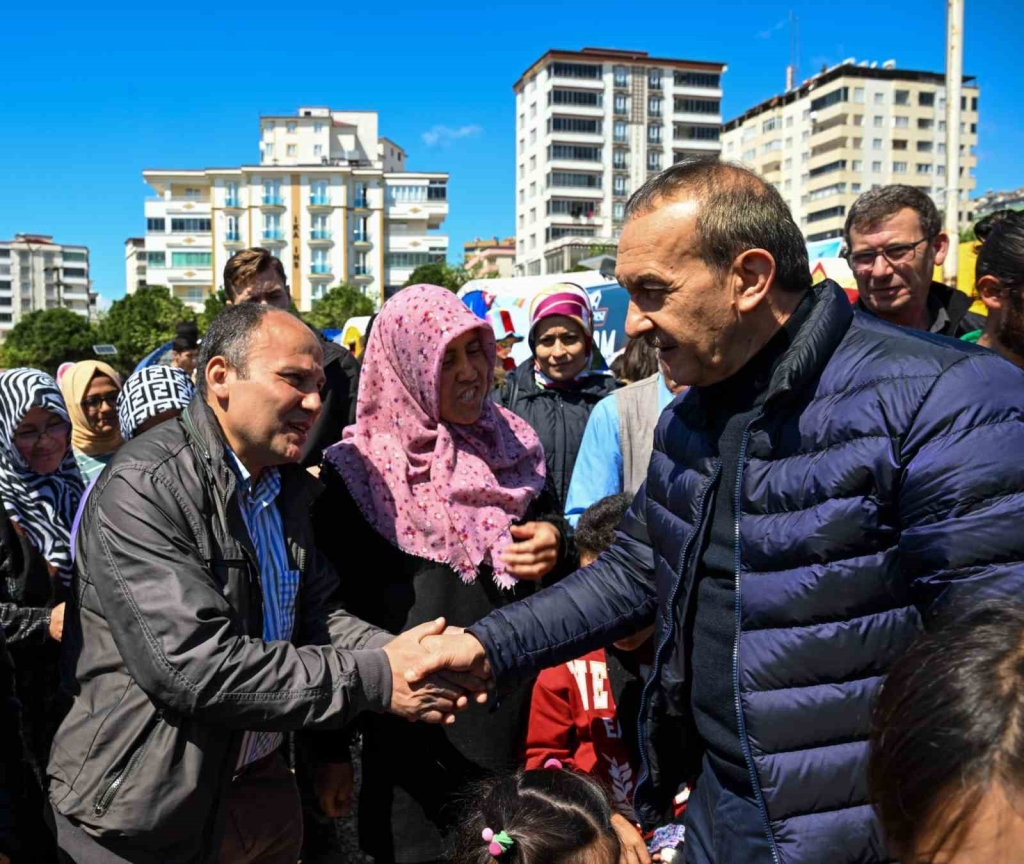Vali Yavuz bayramı deprem bölgesi Kahramanmaraş ’ta geçiriyor