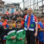 60-esofman-60-forma-8-futbol-topunu-vali-kendi-elleriyle-dagitti-2870039pm