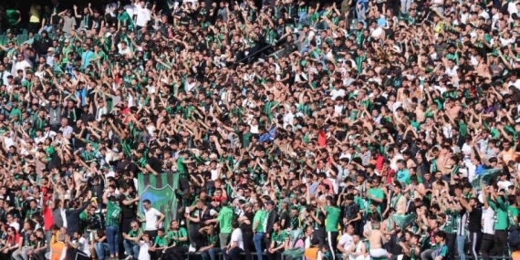 Etimesgutspor 0-3 Kocaelispor maçı sonrası futbolcular ve taraftarın sevinci