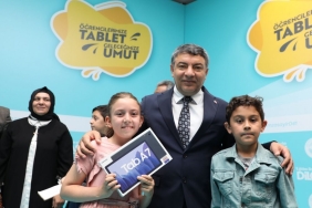 5. SINIF ÖĞRENCİLERİ TABLETLERİNE KAVUŞUYOR