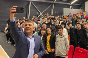 BAŞKAN ŞAYİR'DEN ÖĞRENCİLERE: "BEN SİZİN ABİNİZİM"