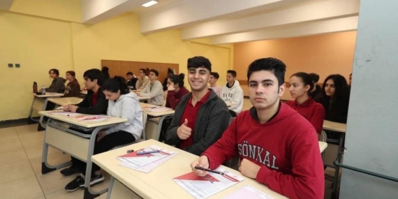 Öğrenciler deneme sınavında ter döktü