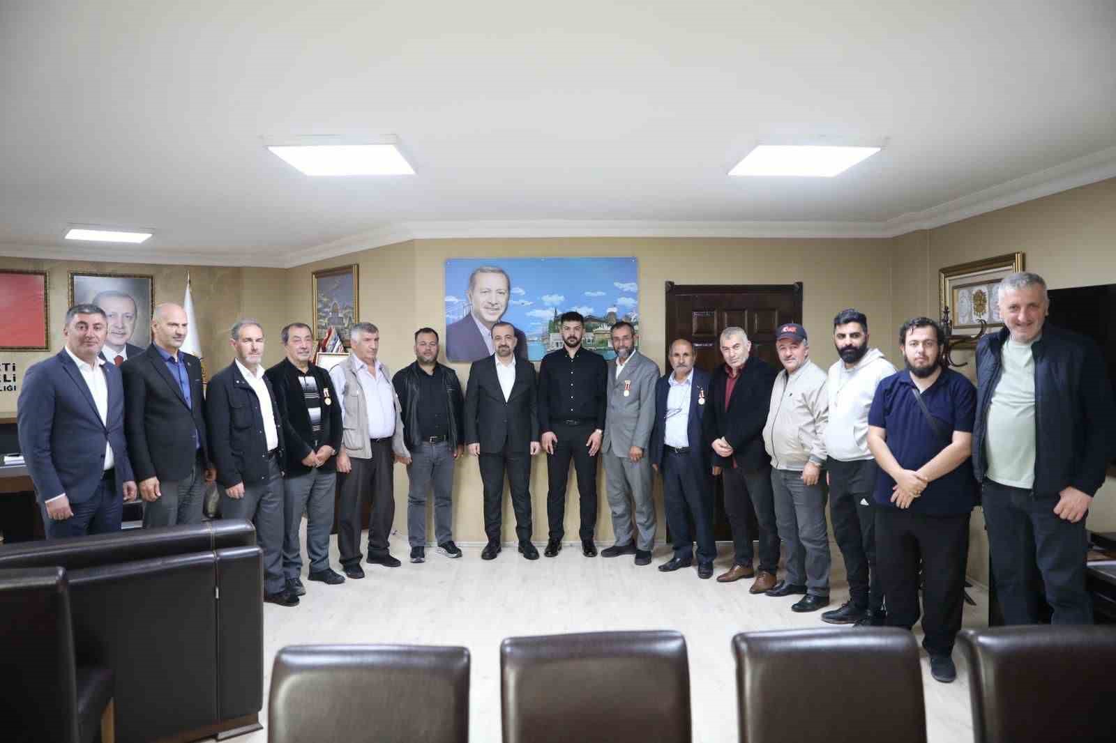 AK Parti ’ye ilk hayırlı olsun şehit yakınları ve gazilerden